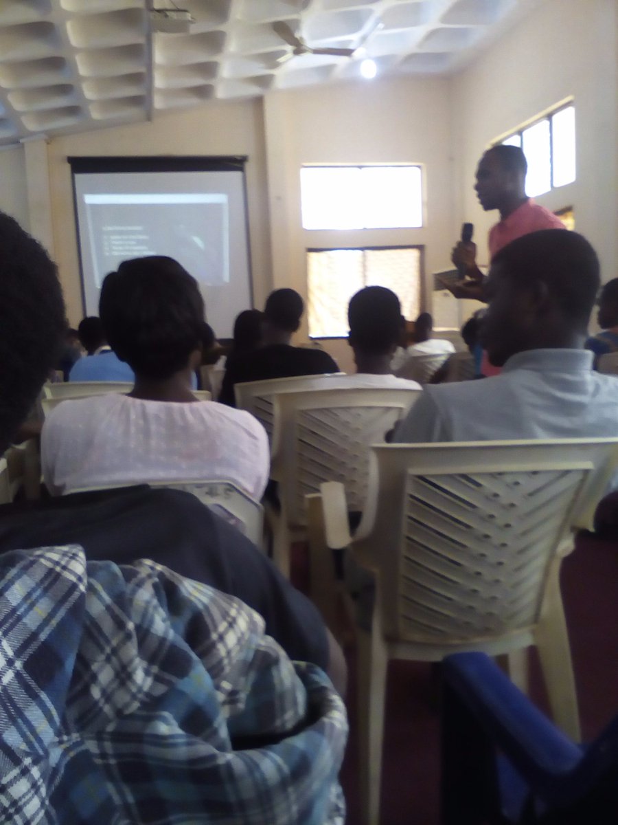 TunjiyR's tweet image. Talks on data science ongoing. Hmm me I kukuma no know anything #ForloopUnilorin