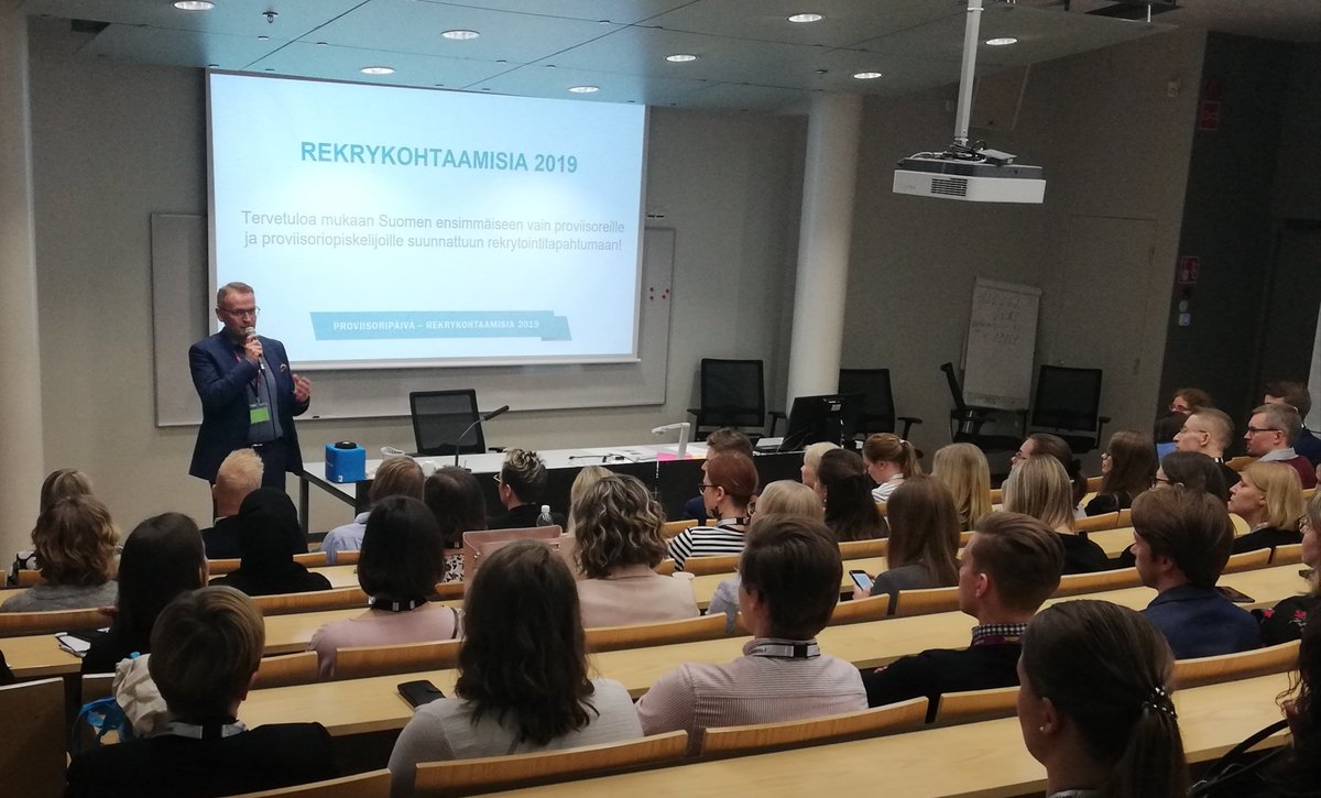 proviisorit's tweet photo. #Rekrykohtaamisia 2019 -tapahtumassa #Farenta, #DRAConsulting, #PharmaRelations sekä #Verman pitchaavat huippumielenkiintoisia työmahdollisuuksia! #proviisoripäivä #proviisorineuvottelijana https://t.co/yuZRPcrVot