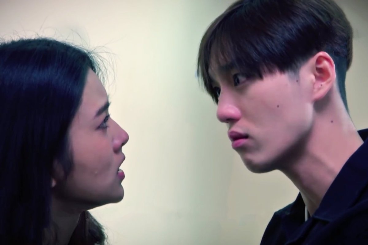 ชอบอะที่ต่อบอกว่าเลือกน้องเฟิร์มให้มาเป็นนางเอกไม่ใช่เพราะหน้าตาหรืออะไรที่ผู้ชายเขาเลือกกัน แต่เป็นเพราะใจน้องที่สู้ขนาดเจอการเเคสทีแรกต่อสาดไปทีแล้วน้องสั่นเลย แต่น้องเลือกที่จะกัดฟันและสู่ต่อ มันเหมือนคนที่จะล้มแล้วจะไปต่ออะ ชอบเพราะว่าคาดเดาอะไรไม่ได้
#หัวใจศิลา