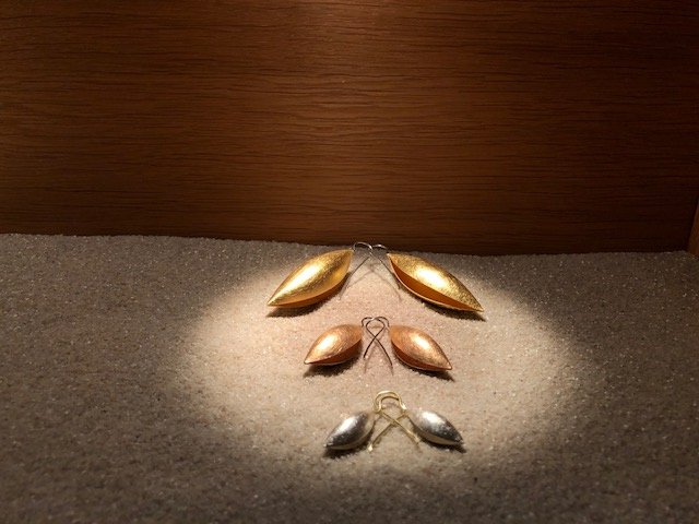 PatinaGallery's tweet photo. Equally alluring as they are architectural, Erich Zimmermann's handmade pod earrings are beautiful and revolutionary at once. ⁣
⁣#munichjewelleryweek #patinagallery https://t.co/1bi7KQmXCp