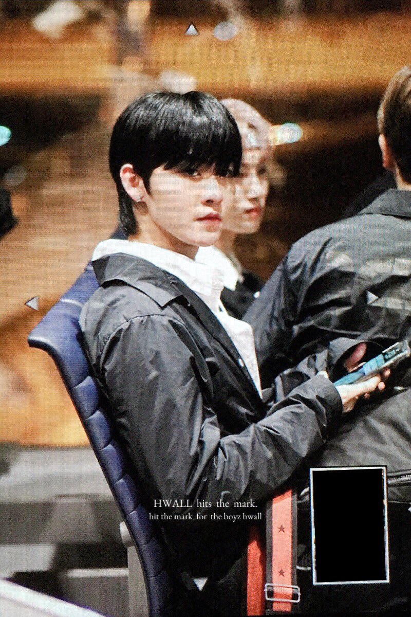 HWALLkr's tweet photo. 190316 ICN #활 #HWALL #허현준 #더보이즈
아식스 노.. https://t.co/dA0HEKlVcz