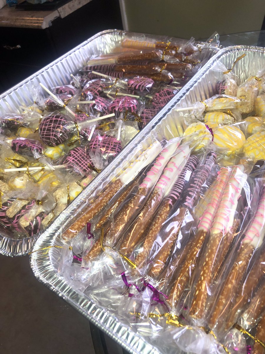 __Jas211's tweet photo. Getting ready for my pop up shop tomorrow🥰 #TheSweetTooth https://t.co/4uZkN7L4bU
