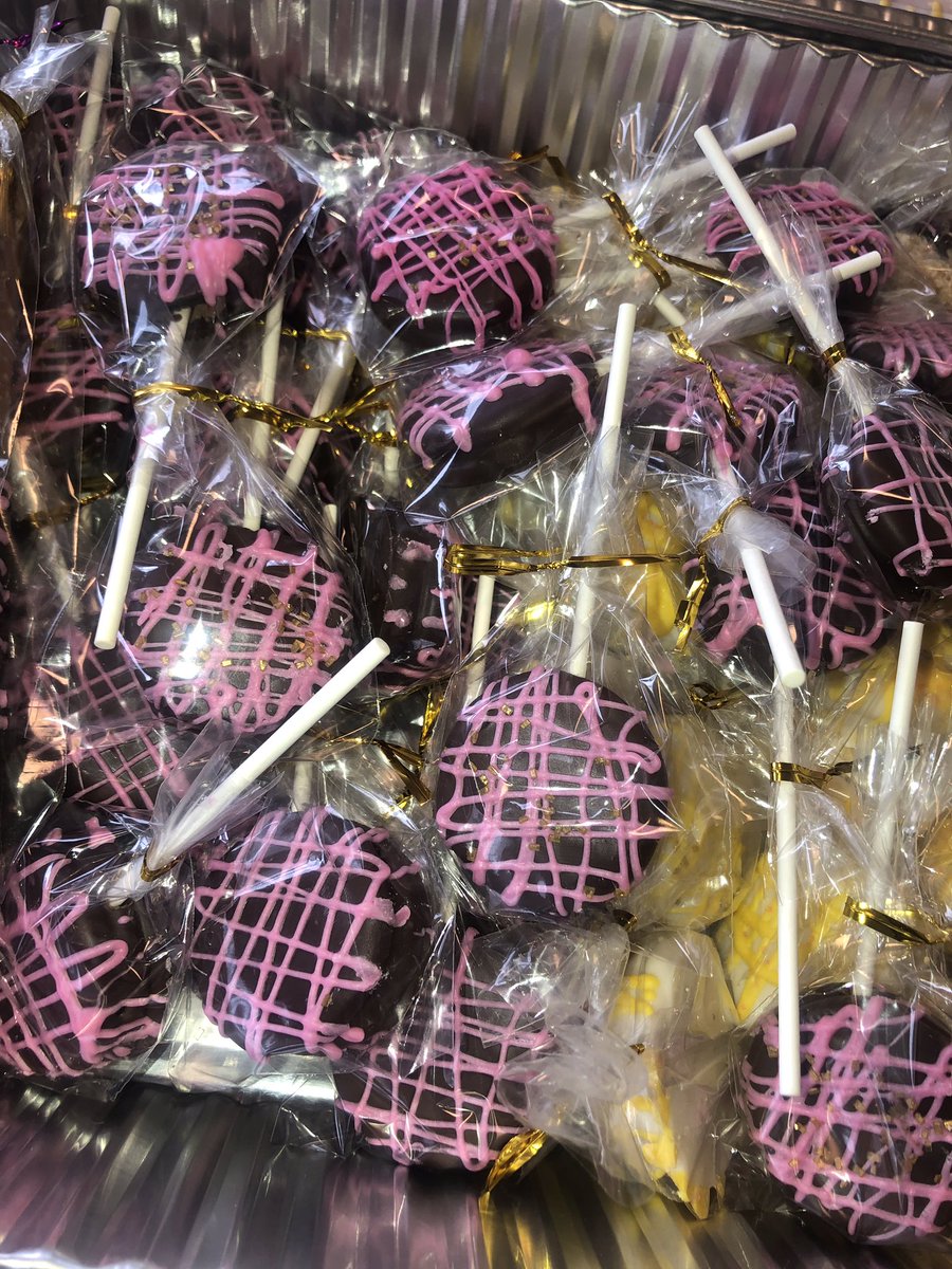 __Jas211's tweet photo. Getting ready for my pop up shop tomorrow🥰 #TheSweetTooth https://t.co/4uZkN7L4bU