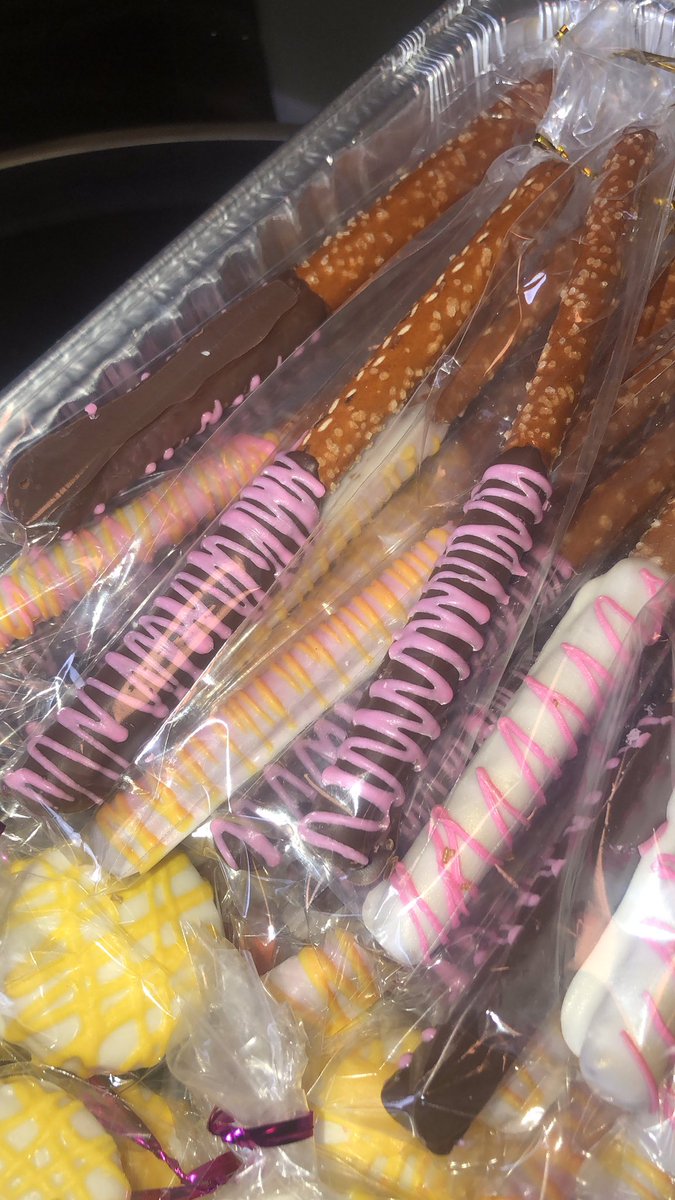 __Jas211's tweet photo. Getting ready for my pop up shop tomorrow🥰 #TheSweetTooth https://t.co/4uZkN7L4bU