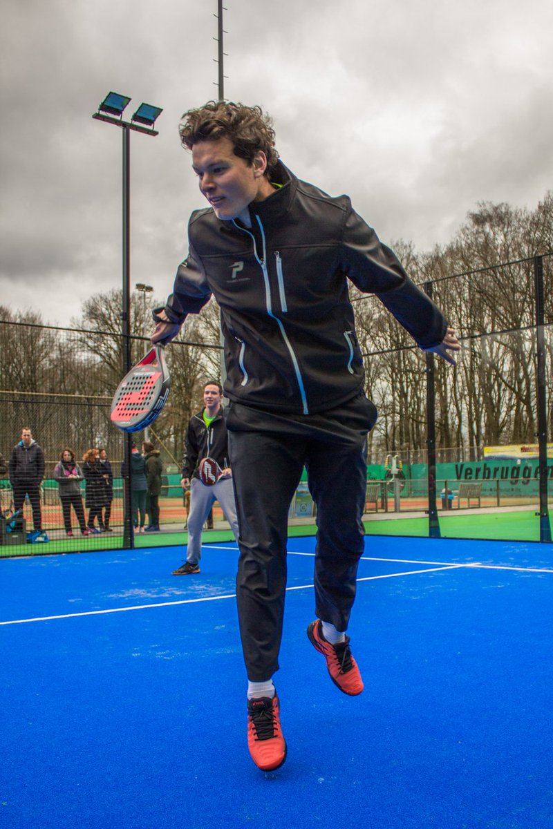 De padelbanen zijn vanmiddag officieel geopend. Schrijf je als lid of niet lid nog snel in voor een clinic als je dat nog niet hebt gedaan. #Drunen <a href="/KNLTB/">KNLTB</a>  (📷<a href="/RichardvDelft/">Richard van Delft</a>)