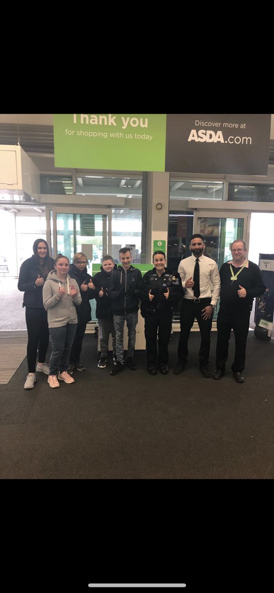 tvp_mk's tweet photo. MK neighbourhood team and MK police cadets conducted a test purchase operation for knives. 10 stores visited passed, only 2 failed by selling knives to under 18’s. Very positive feedback from the public in regards to this. #OpSceptre #MKPolicecadets #P580 https://t.co/VL66MvlwZ0