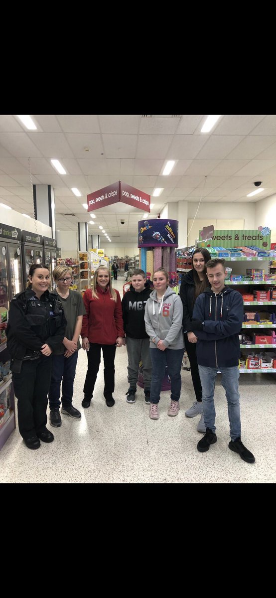 tvp_mk's tweet photo. MK neighbourhood team and MK police cadets conducted a test purchase operation for knives. 10 stores visited passed, only 2 failed by selling knives to under 18’s. Very positive feedback from the public in regards to this. #OpSceptre #MKPolicecadets #P580 https://t.co/VL66MvlwZ0