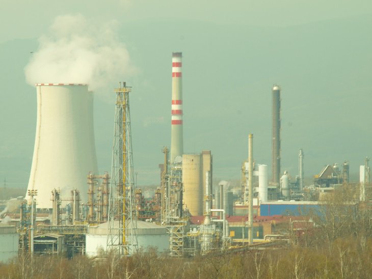 JPetrlik's tweet photo. Petrochemical complex @unipetrolcz in Litvinov, Czech Republic - basic producer of chemicals for #plastic and product from #PVC containing high level of #toxic #POP #SCCPs (short chain chlorinated paraffins). https://t.co/QW09NkOC6A