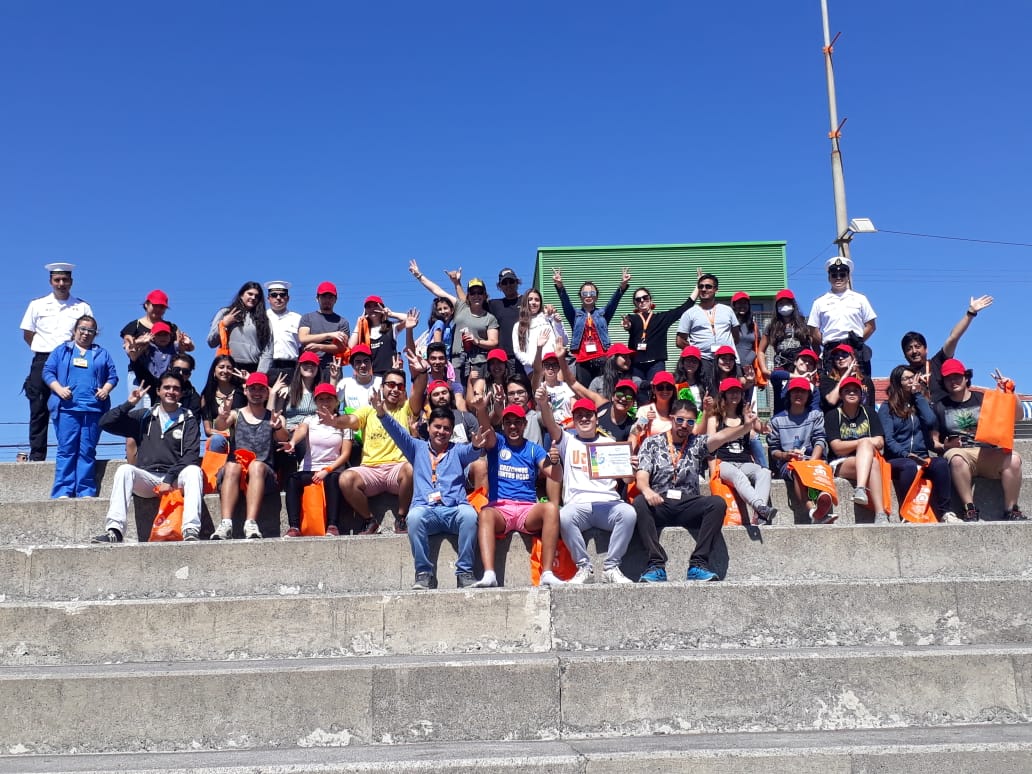 ucscconcepcion's tweet photo. Estudiantes, académicos y funcionarios @ucscconcepcion fueron parte de la "Limpiatón" en Caleta Lenga. Actividad realizada por la Federación de Estudiantes #FEUCSC en conjunto con @MuniHualpen, @Senda_gob @SENDABIOBIO y @Armada_Chile. #Vinculación #SerUCSC #Sustentabilidad https://t.co/EV9QnDtAiK
