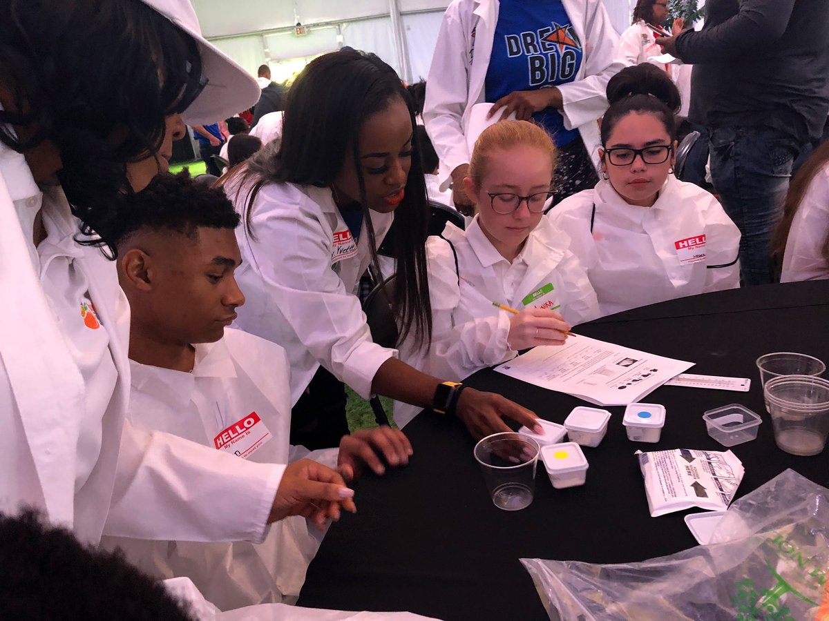 OrangeBowl's tweet photo. Great day at @MarlinsPark with @DIBIADream participating in a little #STEMSaturday with the young students of South Florida! #STEM #MakeItOrange https://t.co/hVKNvfpnoF
