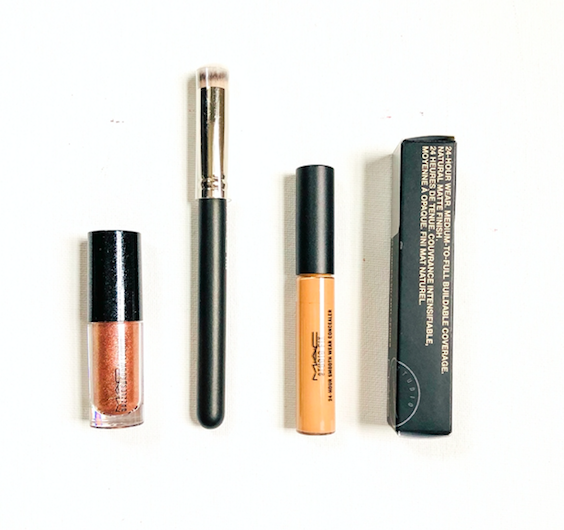 davelackie's tweet photo. Excited to be giving away MAC Dazzleshadow in Beam Time, pro makeup brush &amp; Studio Fix Concealer in NC40! To enter, follow @davelackie &amp; RT https://t.co/fHBRydcSUk