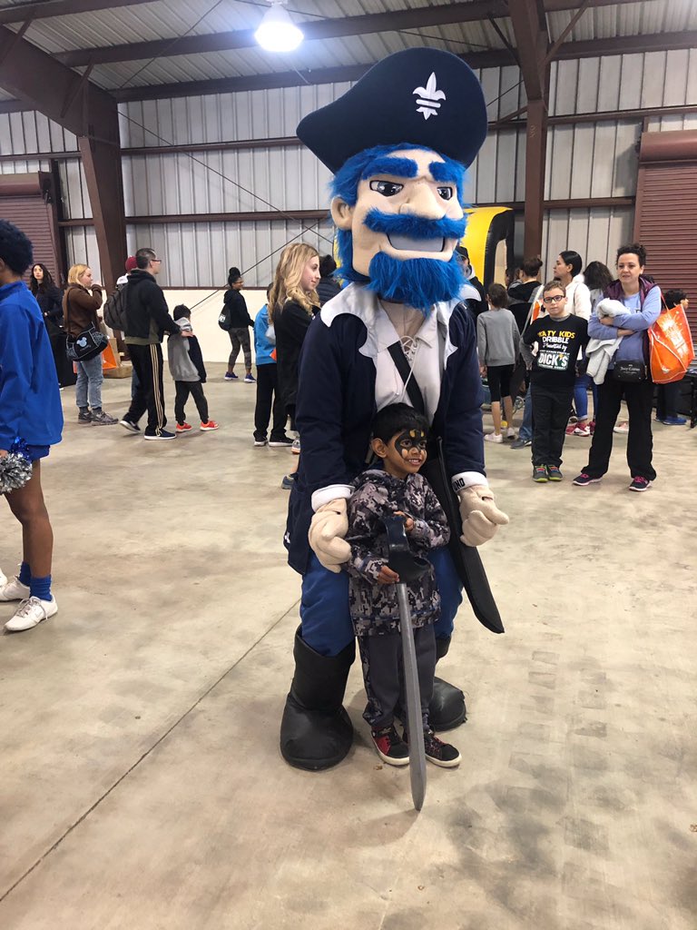 Great time at the <a href="/SouthlandSports/">Southland Conference</a> Katy Kids Dribble sponsored by Dick’s Sporting Goods. <a href="/PrivateersBrUNO/">Captain BrUNO</a> is all about the fans #504OurCity