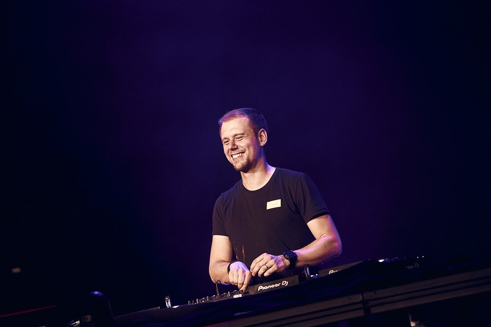 asot's tweet image. When you hear that #FutureFavorite coming on...😃 Have you voted yet? astateoftrance.com/futurefavorite #ASOT905