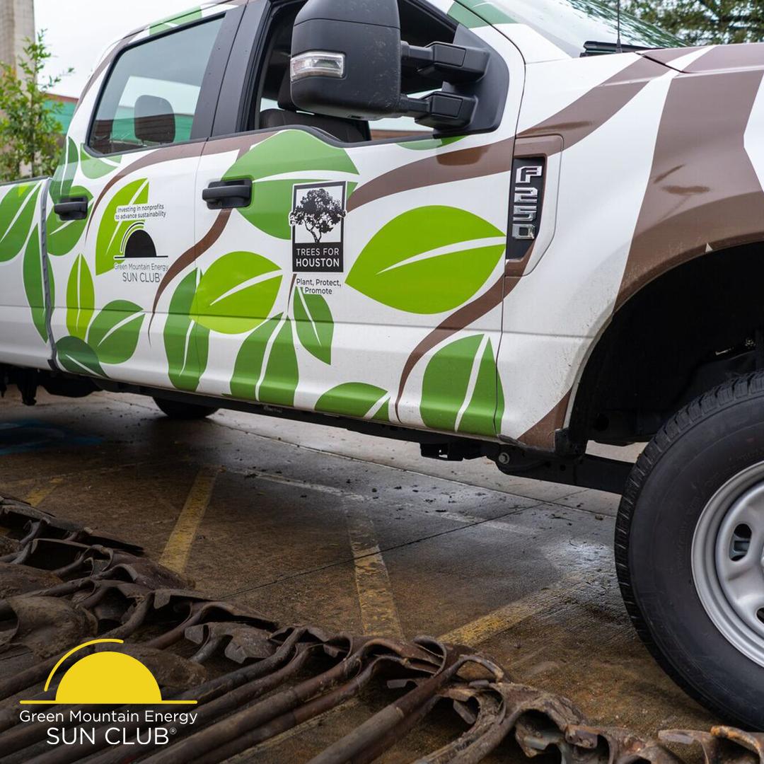 GreenMtnEnergy's tweet image. Earlier this month, Green Mountain Energy&apos;s Sun Club volunteers worked with @TreesForHouston to help the plant some fruit trees at a school! Learn more about the donation.
bit.ly/TreesForHousto… 
#greenmountainenergy #sunclub #treesforhouston