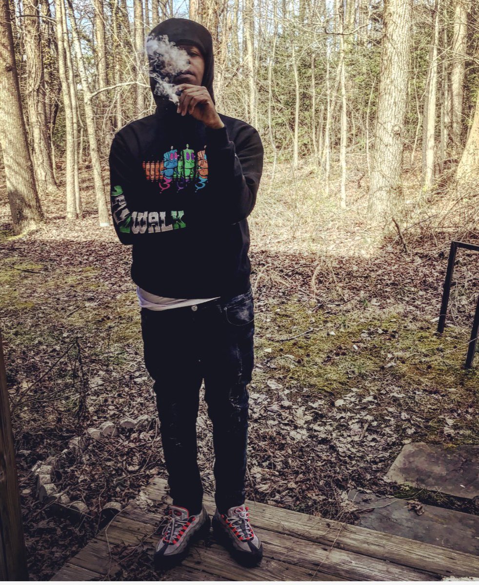 Mobb_julio's tweet photo. #2Fly2walk #LLPaco #LLmoochie https://t.co/aUUbBmdj0k
