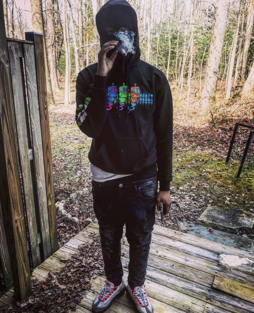 Mobb_julio's tweet photo. #2Fly2walk #LLPaco #LLmoochie https://t.co/aUUbBmdj0k