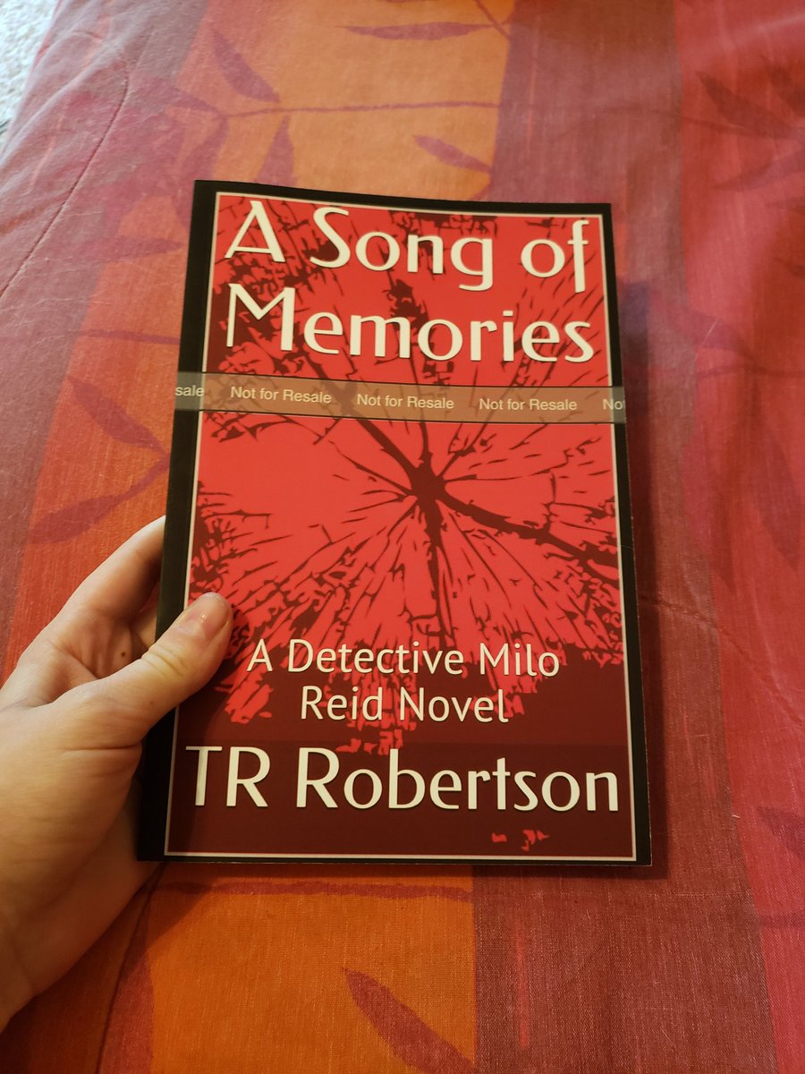 taylaur_rose's tweet image. Oh my gosh you guys!! 
Look! 😍😍😍😍 My book! 
I think I'm gonna cry! This is amazing! 😭😭🤩🤩🥳
#WritingCommunity 
#1stBook
#songofmemories
#exciting