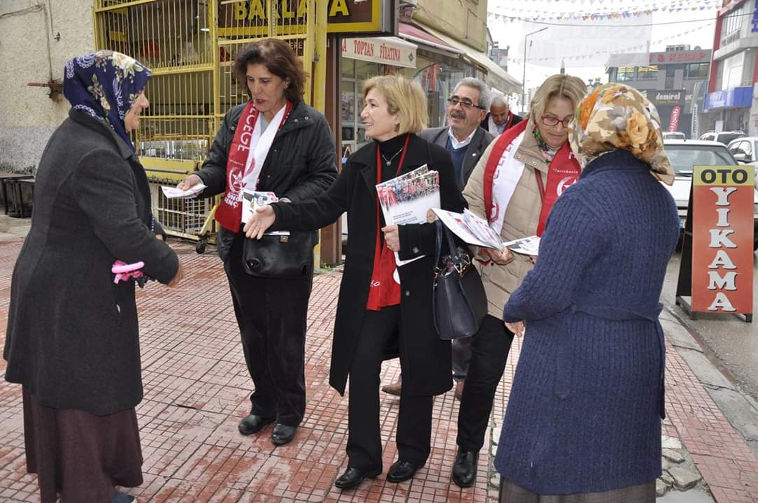 Bugün Tellidere Mahallemizde halkımızı ve esnaflarımızı ziyaret ettik. Ekonomik krizle birlikte ayın sonunu zor getiren esnafımızın derdini dinledik.16.03.2019
#TekÇözüm #RantDeğil #ÜretimEkonomisi 
#AdanaBüyükşehirBelediyeBaşkanAdayıHaticeNesrinKılıçay
#Adana #Seçim2019