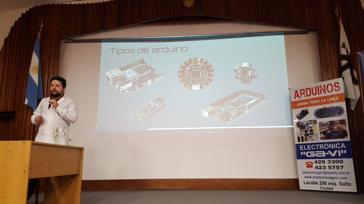 arduinomza's tweet image. Antonio Segura Torres @VanGritte de la UNCuyo nos presenta #arduino y su plataforma #AD2019 #ArduinoD19