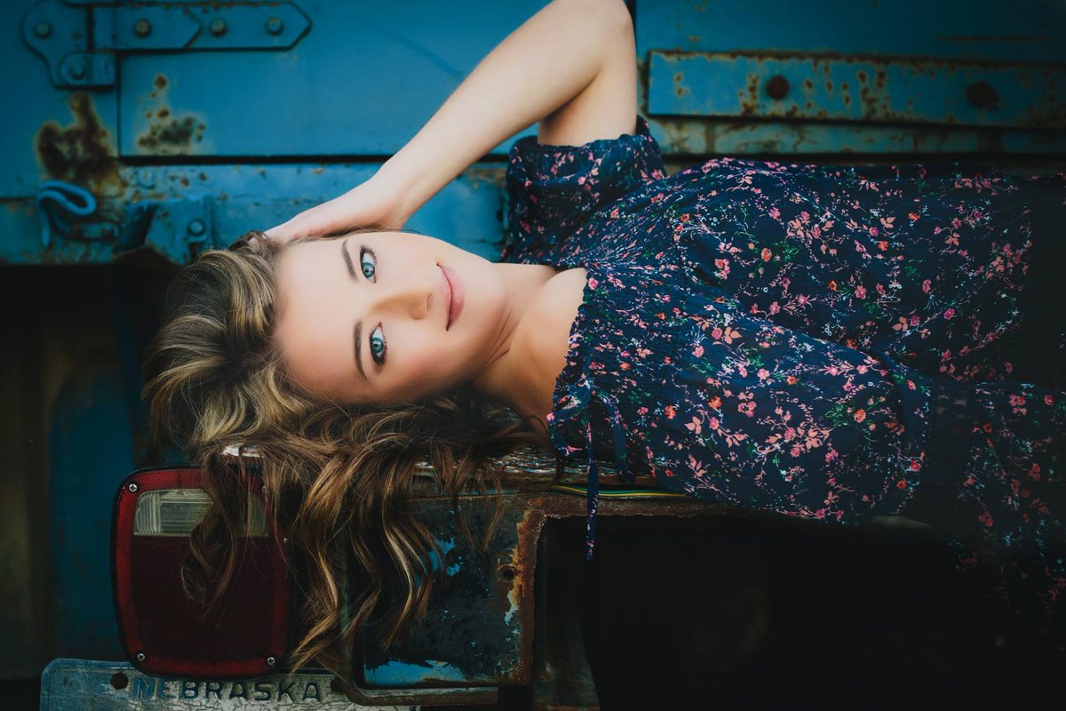 Makeupgirl28's tweet photo. Just a dreamy photo by @katedecoste. Makeup by me.    
.
.
.
.
.
#nebraskamakeupartist #motd #seniorphotomakeup #katedecosteseniors #photoready #seniormakeup #ageappropriate https://t.co/kv9tjvQDec
