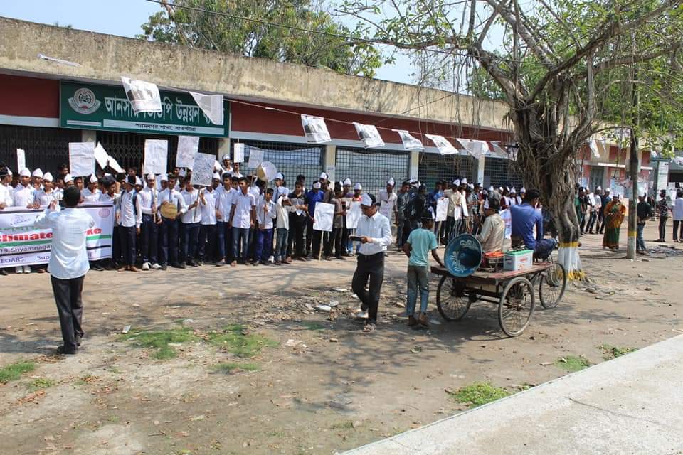 Sohanur Rahman (@sohanyouthnet) on Twitter photo #Shamngar #SchoolsStrike4Climate organised buy <a href="/ledarsbd/">LEDARS Bangladesh</a> and supported buy @YouthNet4CC & #IUF
#ClimateAction #FridaysForFuture #ClimateStrike #Shamngar #SchoolsStrike4Climate organised buy <a href="/ledarsbd/">LEDARS Bangladesh</a> and supported buy @YouthNet4CC & #IUF
#ClimateAction #FridaysForFuture #ClimateStrike