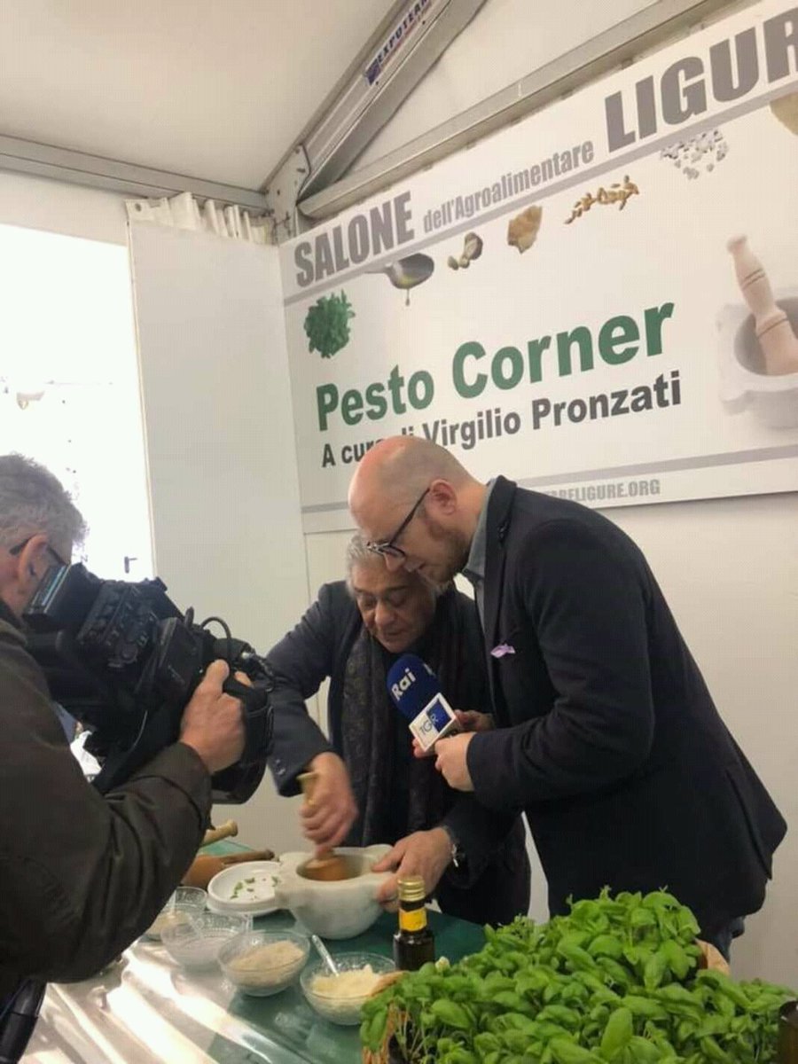 <a href="/criscarbotti/">cristina carbotti</a> 
Rai3 al #Saloneagroalimentareligure #finalborgo #savona 
@TgrLiguria #tgrliguria #ore 14 e ore 19,30  
<a href="/RaiTre/">Rai3</a> <a href="/oscarpuntel/">oscarpuntel</a> 
<a href="/MonechiFederico/">Federico Monechi</a> 
▶️urly.it/31f7k