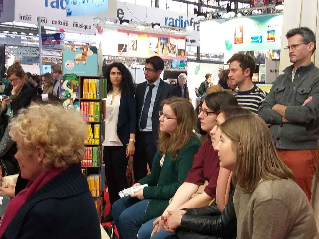 AudreyLeRoy's tweet photo. Daniel #Mesguich et Emmanuel Lascoux sont en train de lire l' #Odyssée des femmes d'après #Homère sur le stand des #livresaudios F26 #LivreParis2019 https://t.co/zwqgHrlhUY