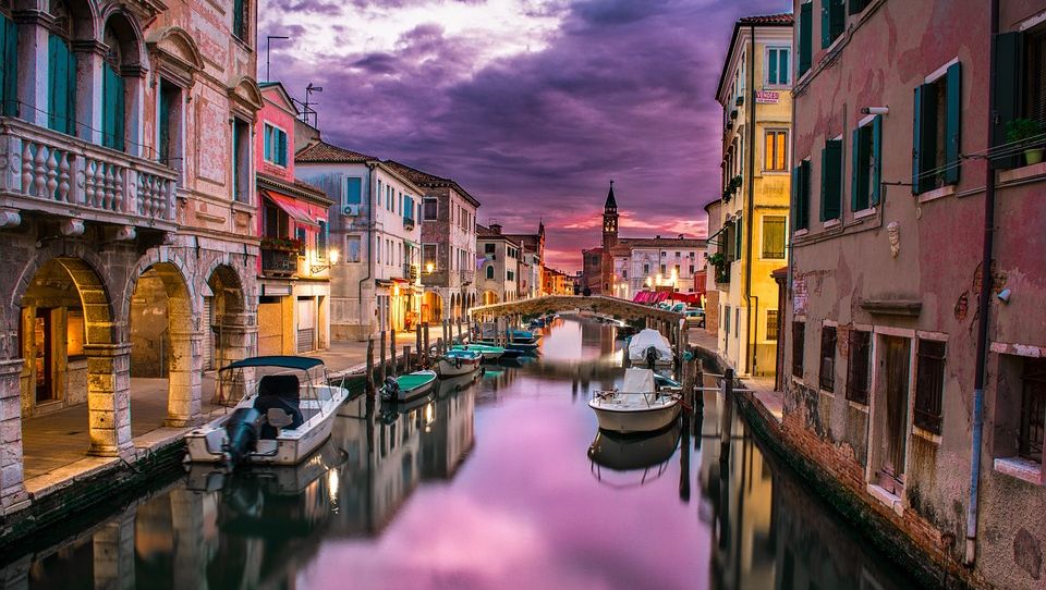🛶VENICE🛶
      Sunday 22nd September
✈️ From London Gatwick 
🌼3* Hotel
🍴Bed &amp; Breakfast
     From £360 p.p.
📍Murano, Burano &amp; Torcello tour included. 
📞Call or visit for more info: etwtravel.co.uk
#MiltonKeynes #WoburnSands #Flitwick #Ampthill #Olney
