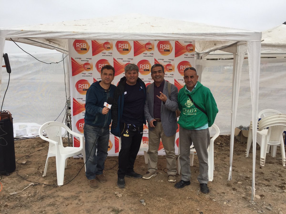 Desde la casona de Islon haciendo radio con motivo de la batalla de los loros, sintonízanos en el 96.7 FM ⁦<a href="/rsbchile/">RSB Chile</a>⁩ ⁦<a href="/CarlosRiescoR/">Carlos Riesco R</a>⁩ ⁦<a href="/pcasatoro/">Fabian Casanga Toro</a>⁩ ⁦<a href="/raulrsbchile/">Raul Munizaga</a>⁩ ⁦<a href="/Mbrownp/">Mauricio Brown Pinto</a>⁩ ⁦<a href="/Ronchocaminando/">Ronchocaminando</a>⁩ ⁦⁦⁦⁩ ⁦⁦