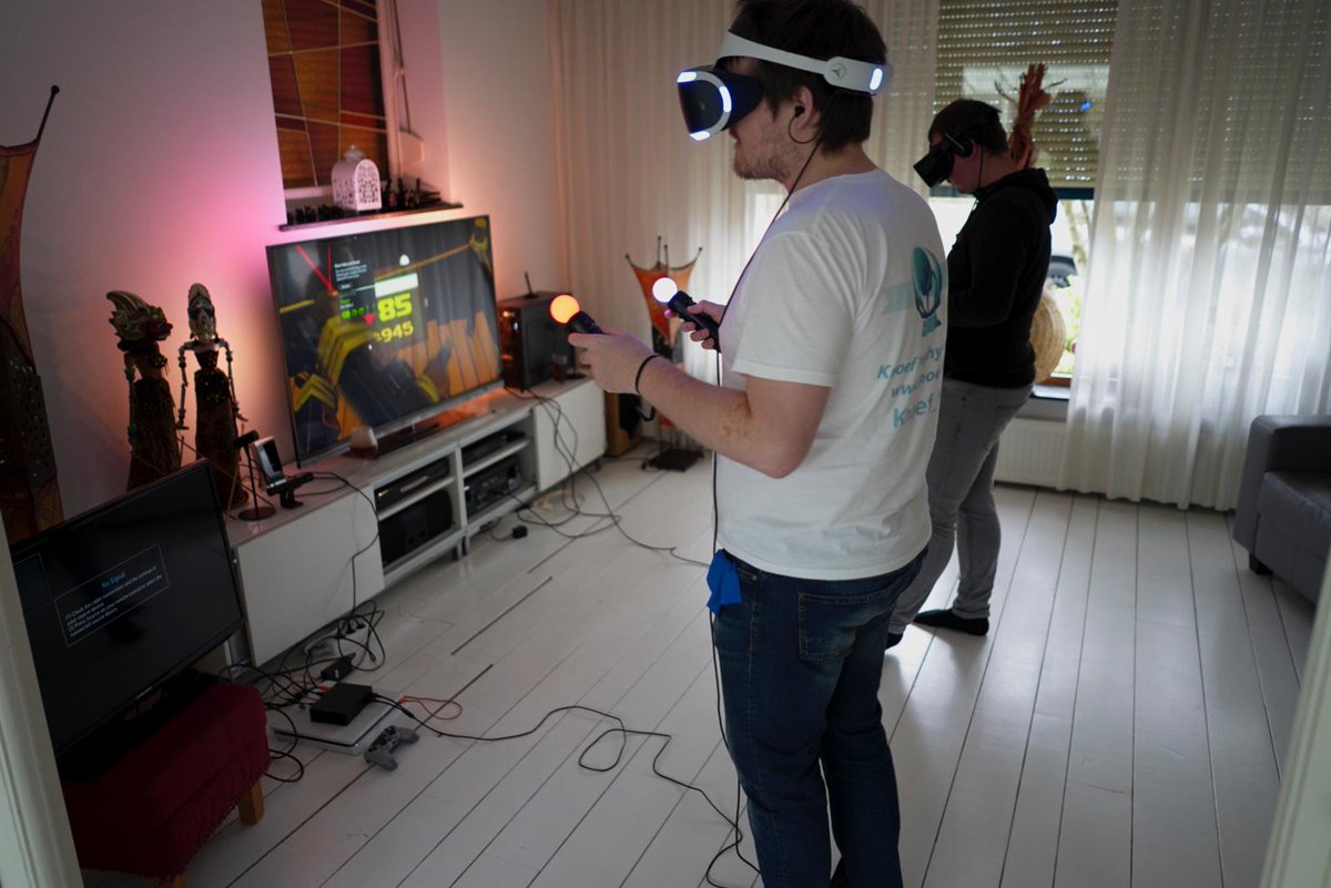 KnoefNL's tweet photo. Cross platform @DickWildeGame 2 from @BolverkGames . Works great without any lag :D

#psvr #dickwilde2 #crossplatform #crossplay #occulist #vr #ps4 #shooter https://t.co/PUdIQwghm8