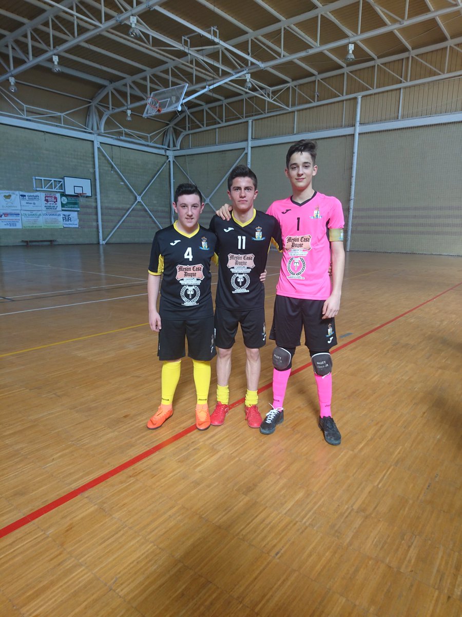 CANTERA
Gran jornada en la que los alevines avanzan a cuartos de final.
El primero en jugar fue el Cadete A que venció a Terrinches por 7-0 (Goles: Pincha 2, Sancha 2, Avilés 1, Tomás 1 e Iván 1).
El Cadete B ganó porque su rival, Puebla del Príncipe, no se presentó (6-0).