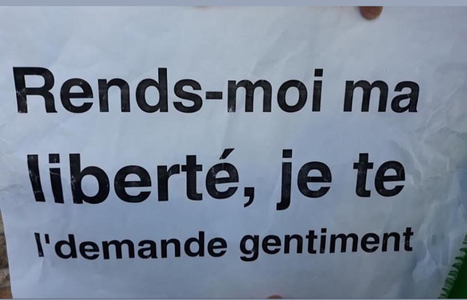 Urfavrintrovert's tweet photo. Oui, il n'y a plus personne, là-bas, il n'y a que le peuple 
Che Guevara, Matoub, emmenez-moi là-bas 
J'écris ça un soir pour un nouveau matin ❤️❤️🇩🇿
#liberté
#Algerie_manifestations @Soolking https://t.co/TCFK7ePuxq