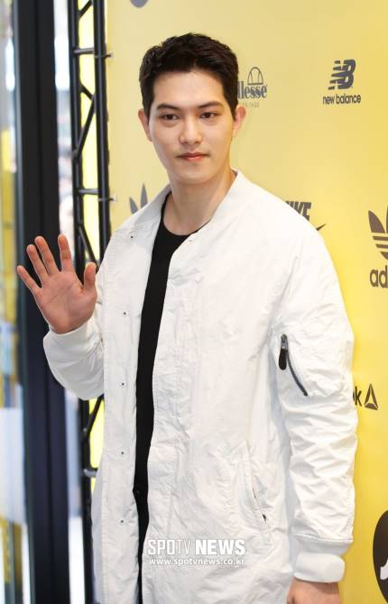 pannchoa's tweet photo. FNC will take legal actions against "rumors of Lee Jonghyun sexually harassing girl groups on stage" despite video evidence
https://t.co/KnLykc7nP0 https://t.co/dHjqhVXatq