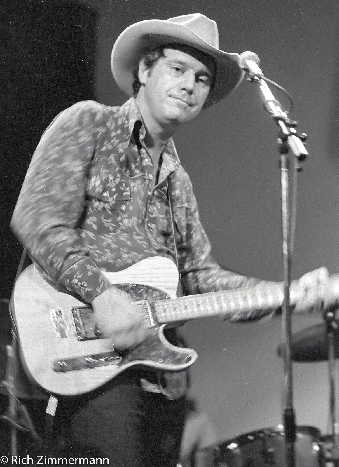 Happy birthday to Jerry Jeff Walker!!
Here at the Amazing Grace in Chicago just a few years ago in 1975. 