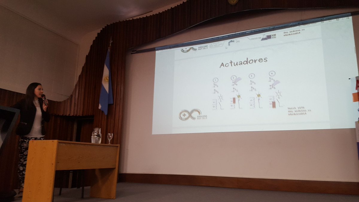 arduinomza's tweet image. La Ing. Erica Caro nos introduce a Internet de las cosas con Arduino #AD2019 #ArduinoD19