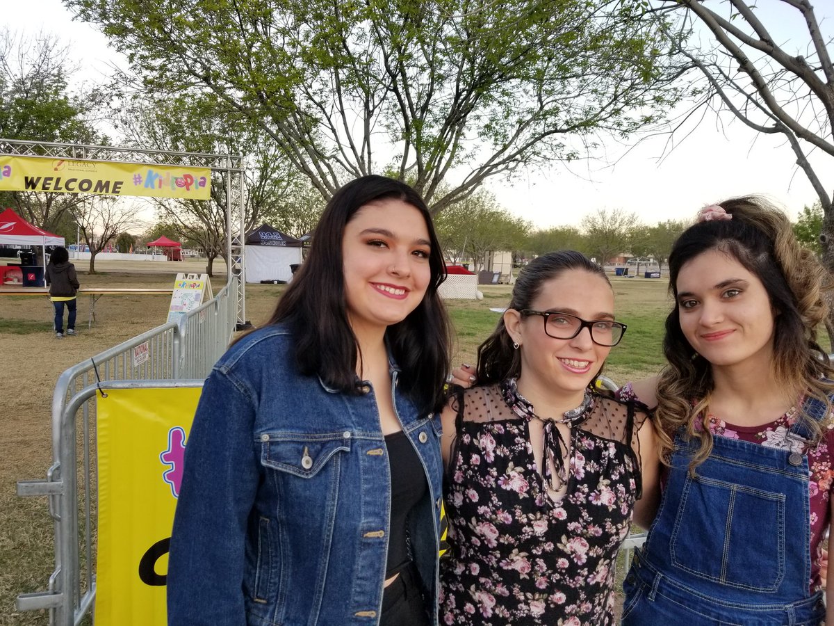 KidtopiaAZ's tweet photo. First in line! These girls are ready for @InRealLife at #KIDTOPIA! Tickets are still available! Link in bio or get them at the door. #KidtopiaAZ #MakingMemories https://t.co/cvJHo5JgJy