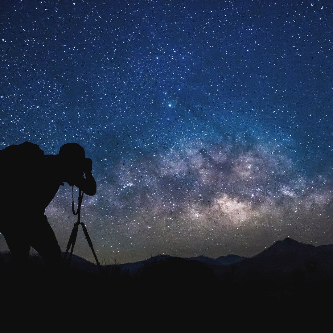 DigitalGoja's tweet image. NIGHT PHOTOGRAPHY TIPS 
EQUIPMENT
Night photography requires long exposures and your camera must be steady. 
A tripod is the best option.
#TipsandTricks 
#Camera 
#Lens 
#Accessories 
#DigitalGoja