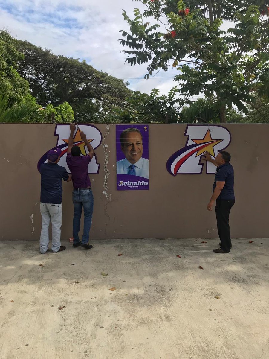 propagandarein2's tweet photo. Aquí nos estamos preparando esperando a la maquinaria del próximo presidente @ReinaldoPared #SantiagoestáconReinaldo #PropagandaRP @JESULINAMPARO https://t.co/NAQjX9o478