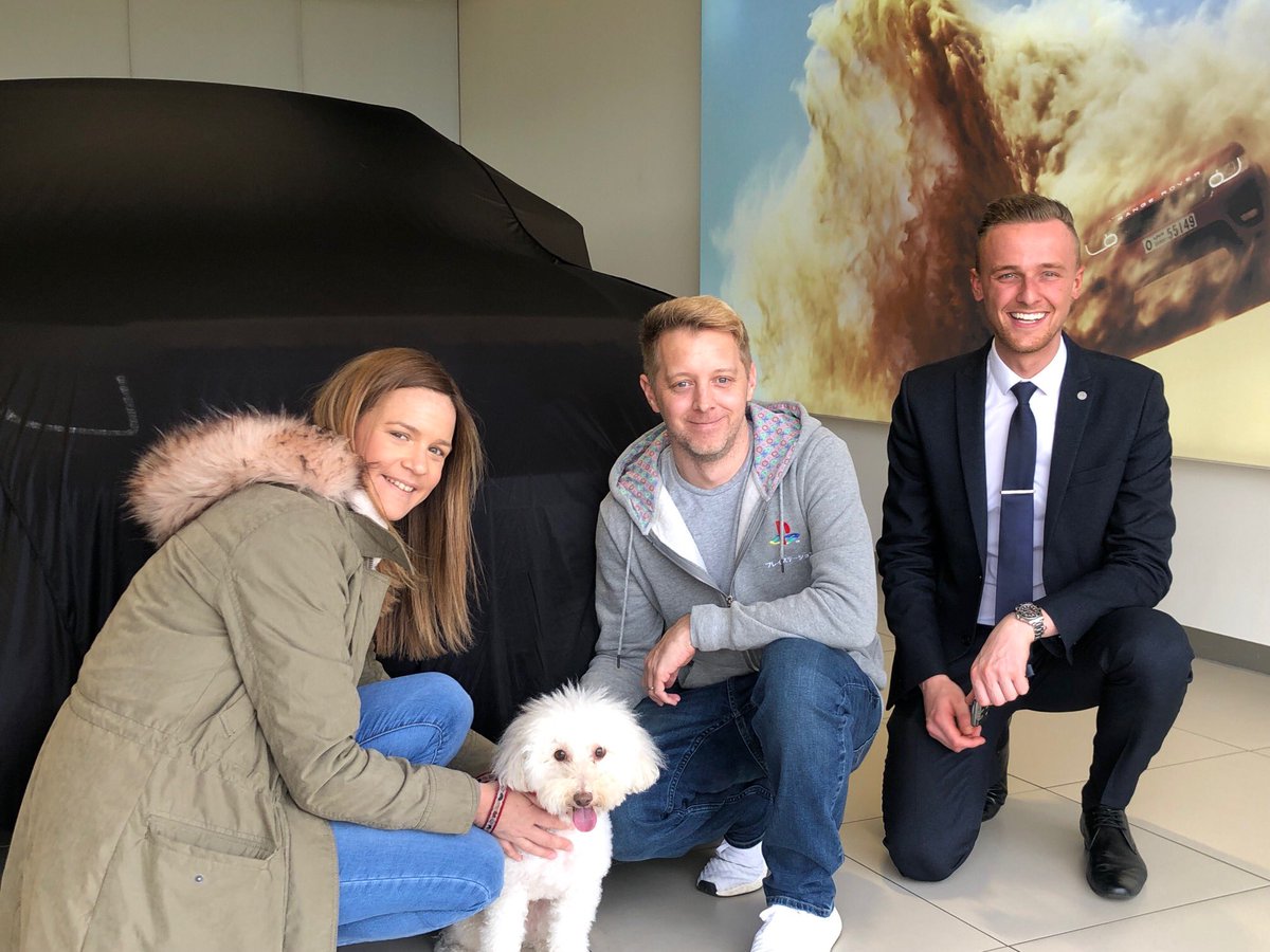 Our #fourleggedfriend Harley is collecting his new car from Josh at Marshall #LandRover #Oxford. A great picture! 📸🐶 #marshallmoments