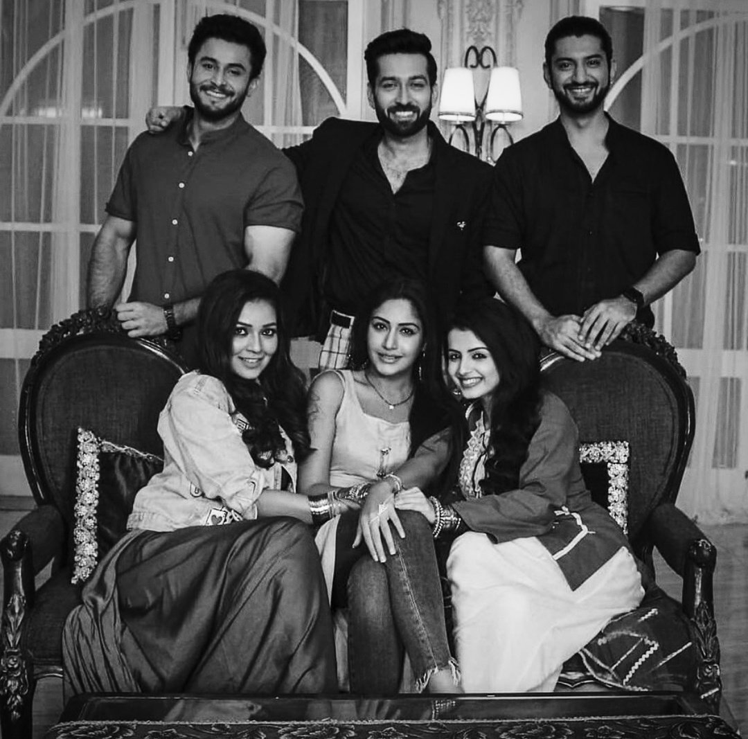 Fhatthewuck3's tweet photo. ♪♪ Hum Saath Ek Duje ke Saaya Banke Rahenge
Duniya Ki Ho Ya Ho Dil Ke
Har Baazi Hum Jeet Lenge Aaye Jaaye Koi Mausam yoonhi Milke Rehne Hum Tootne Na Yeh silsila ♪♪

#Ishqbaaaz 
#Shivika 
#Rikara
#Ruvya 

      ⊱ Lafzoon Ka Yeh       Rishta Nahi ⊰ https://t.co/l6fJjjMRkg