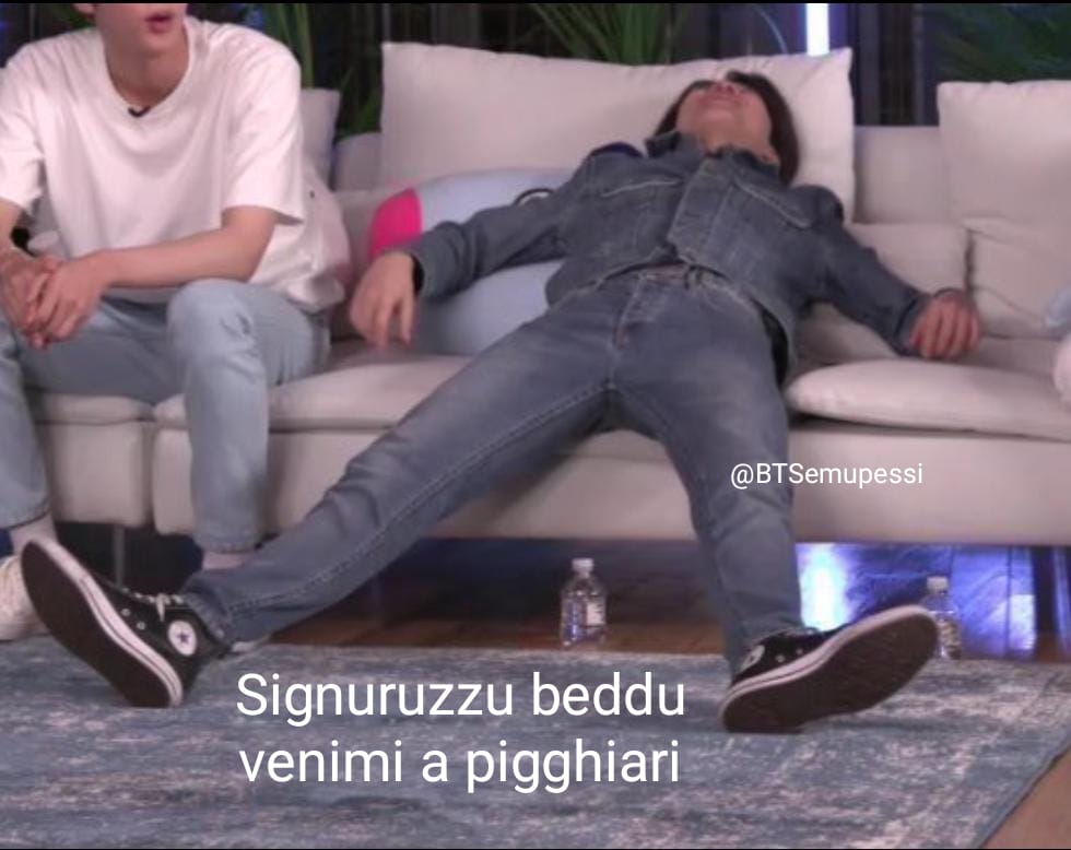 BTSemupessi's tweet photo. Quannu hai la media del 5 e capisci ca non hai futuro e camperai vinnennu aranci https://t.co/tjEn8QxO1R