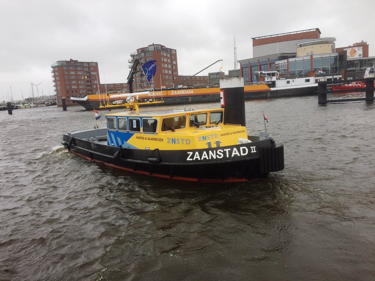 GemZaanstad's tweet photo. Voor jong en oud was er vandaag van alles te beleven tijdens de Dag van de Binnenvaart op en rondom het Havenkantoor, zoals ... een stuk varen op de Zaanstad II, een kijkje nemen op verschillende binnenvaartschepen en uitleg over de werkzaamheden op de Wilhelminasluis. https://t.co/I1unYYjZqB