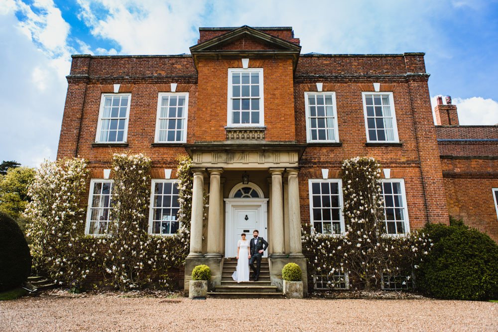 The house is gorgeous in every season, but we definitely have a soft spot for spring when the facade is covered in blossoming magnolia. 

📸 <a href="/amybpics/">Amy Barton</a> 

#springwedding #weddingvenue