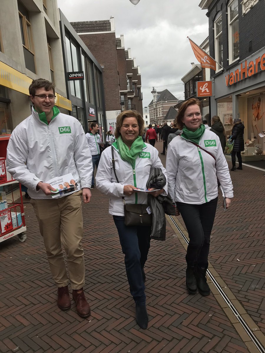 Veel leuke reacties in Alphen aan den Rijn. ‘D66 is echt mijn partij, goed dat jullie hier zijn!’

Stem 20 maart op D66! Energie voor de toekomst. 🌱