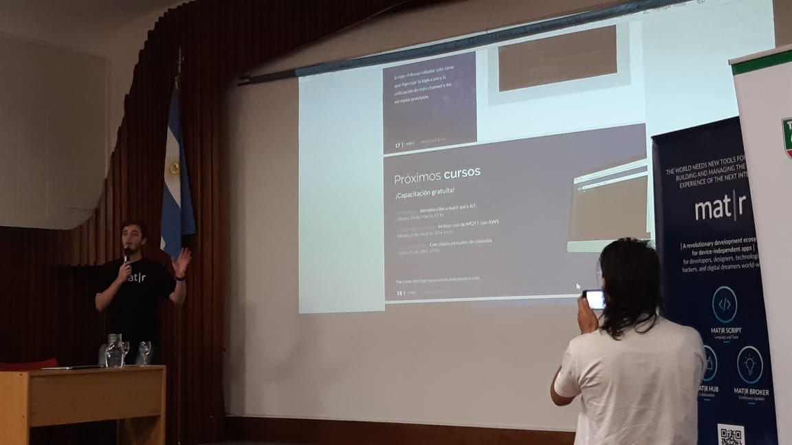 matrproject's tweet image. Ahora @sergioxfarias presentando mat|r en Arduino day Mendoza 👇 #AD2019 #ArduinoD19 #matrproject @arduinomza