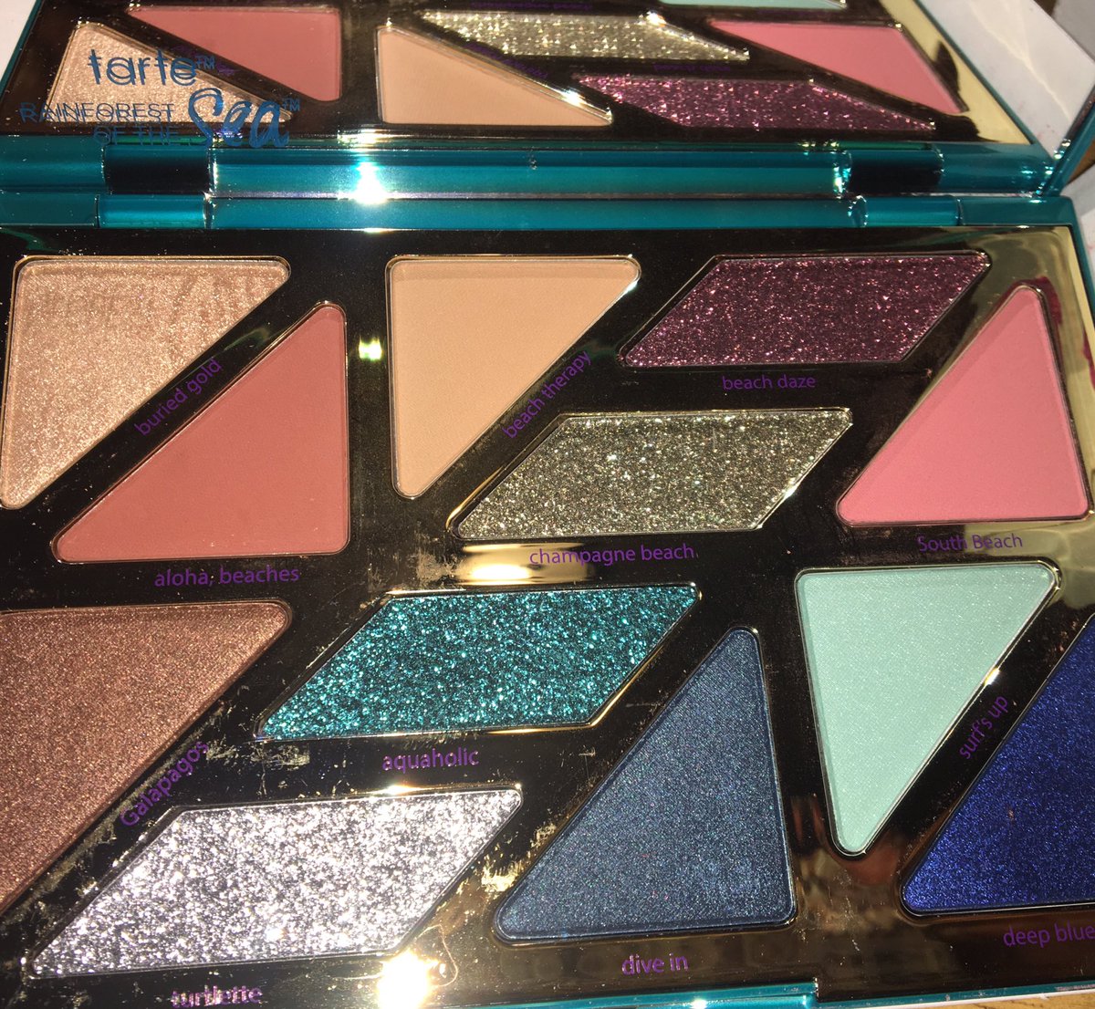 I just bought myself this @tartecosmetics #seathechange rainforest of the sea pallet and OMG PEOPLE I will compare all other pallets to this one. This is amazing 💙. The colors and the glitter I’m so in love.