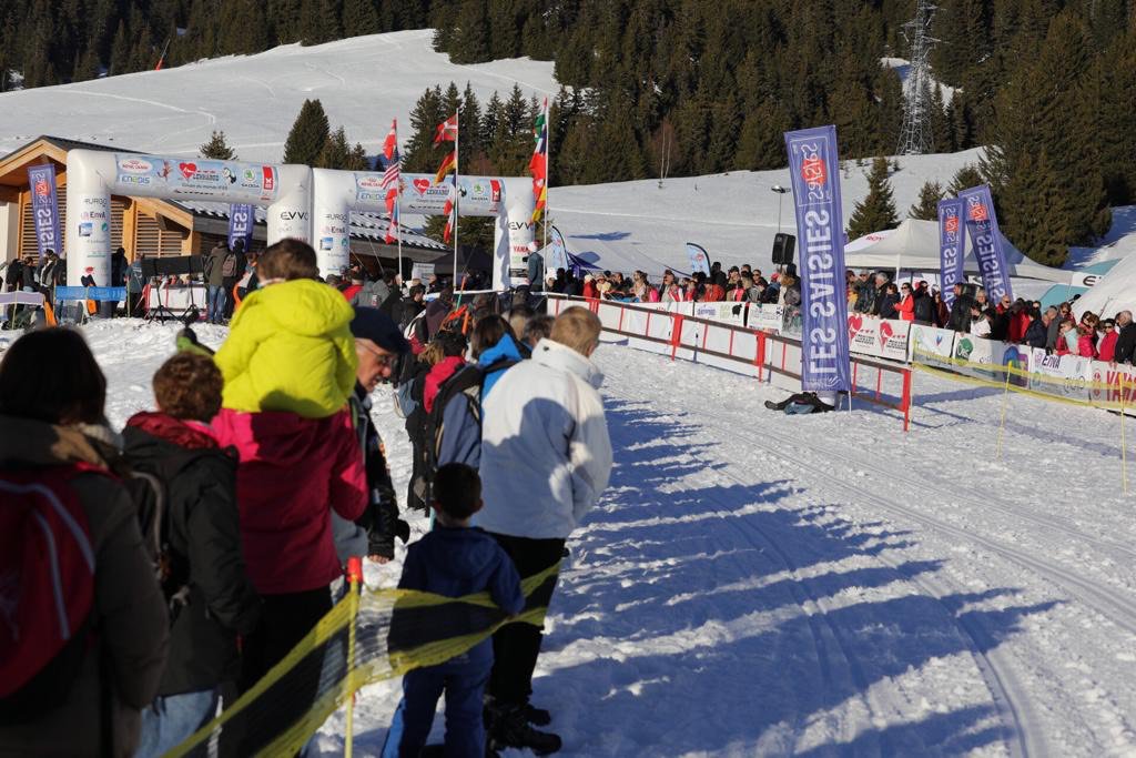 lekkarod's tweet photo. #lekkarod2019 c’est parti devant une foule de spectateurs venus encourager les #attelages ! Départ toutes les 2 minutes pour le ski joring et toutes les minutes pour les #traineaux_a_chiens pour 30 km de parcours
@lessaisies https://t.co/BjxluUWZ0b