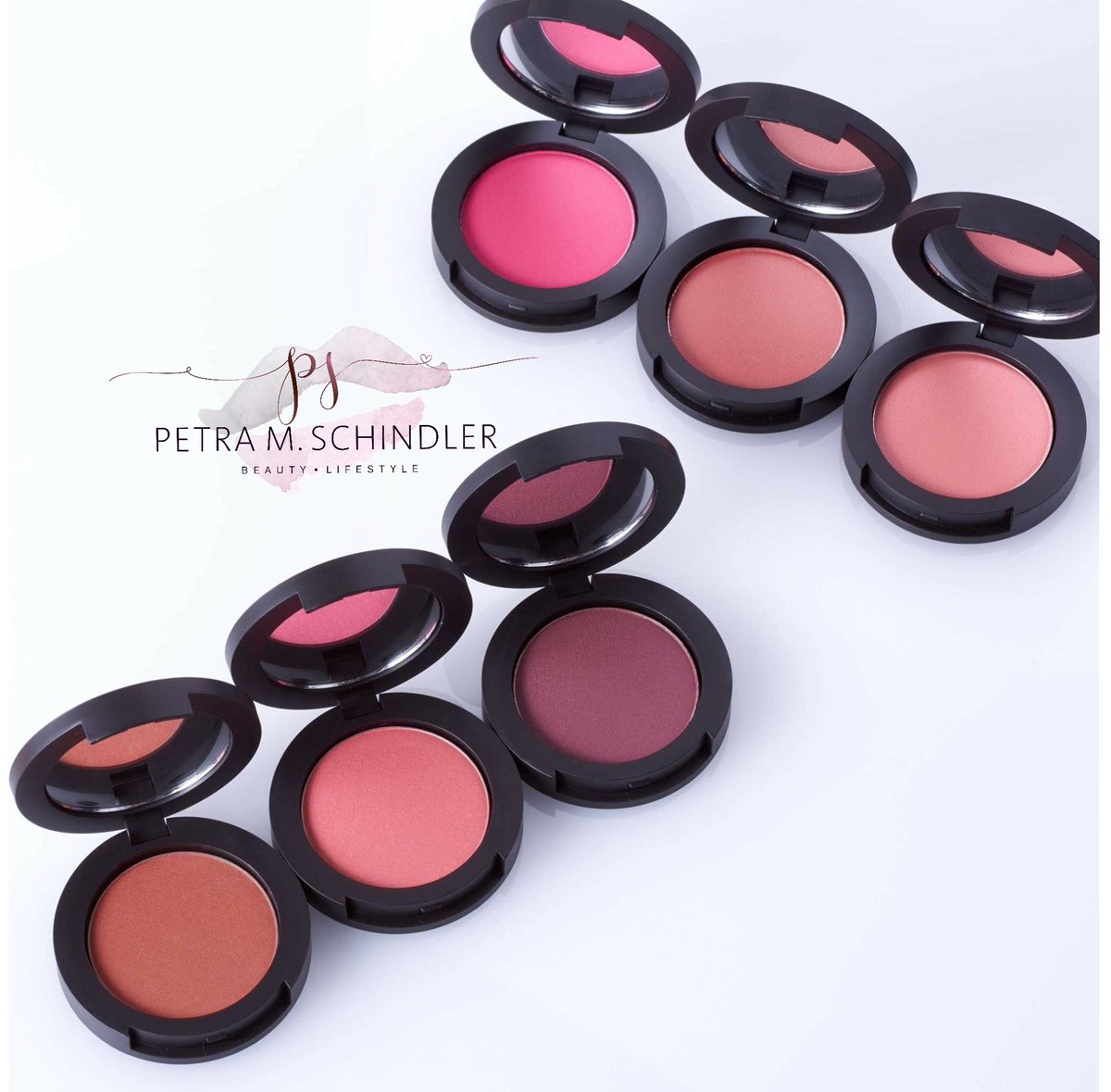 PetraMelanieSc1's tweet image. MOODSTRUCK pressed blusher - 6 Options - Get yours! beautyloverslifestyle.com

#pressedblusher #beautyloverslifestyle #petramelanieschindler #blusher #rouge #moodstruckrouge