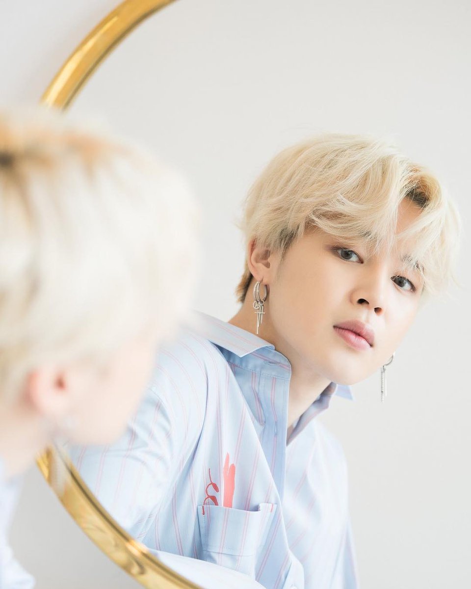 MayyTae12's tweet photo. My sexy boys😍💜
#TeamBTS #TwitterBestFandom #SoompiAwards @BTS_twt https://t.co/IhHxB30H2c