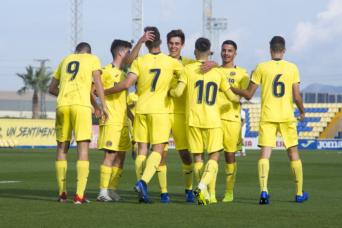 #CanteraGrogueta | El #JuvenilA vence 4-0 al <a href="/ciudaddecuenca/">Ciudad de Cuenca C.F</a> y se afianza en el liderato del Grupo VII de la División de Honor. Un tanto de Fer Niño y un hat-trick de Juan Carlos Arana dieron la victoria a los amarillos. ¡Grandes 👏👏👏!